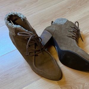 Uggs brown 2” heel